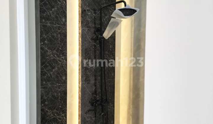 Last Unit! Dijual Rumah Tingkat Mewah di Sekitaran Bulevard Dekat Jakarta! 2