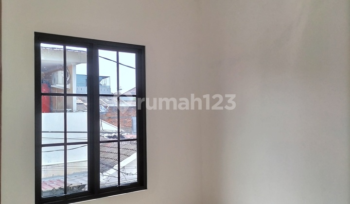 HARGA EKONOMIS!! Rumah 2 lantai Selangkah dari Jalur Transportasi Umum di Harapan Indah dekat Jakarta 2
