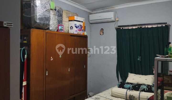 Quick Sale!! Single-Story Hook House with Large Land in Harapan Indah 2