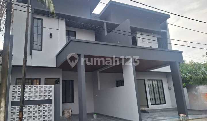 Dijual Last Unit!! Rumah Modern 2 Lantai di Bulevard Hijau! Jalan Utama Row 3 Mobil 1