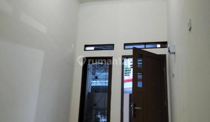 Masih 400jt-An... Rumah Minimalis Coklat 3 Kamar Tidur Lantai Granit Full Dekat Harapan Indah  2