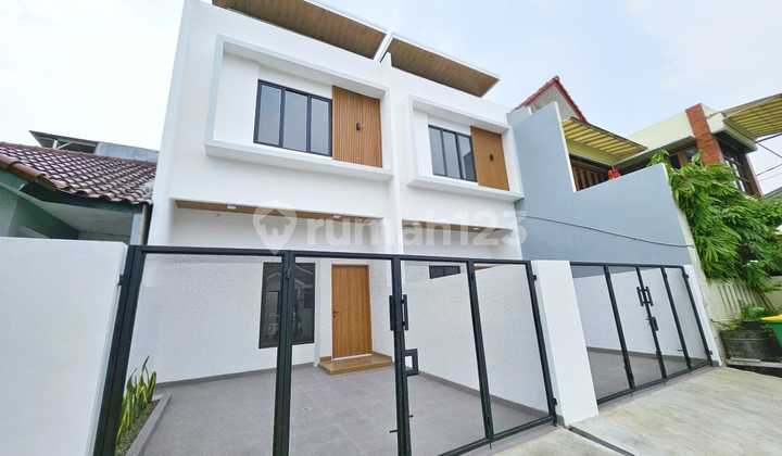 For Sale Fast!! House in Green Boulevard For Sale Fast!! House in Green Boulevard