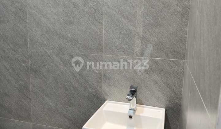 Dijual Cepat!! Rumah di Bulevard Hijau 2