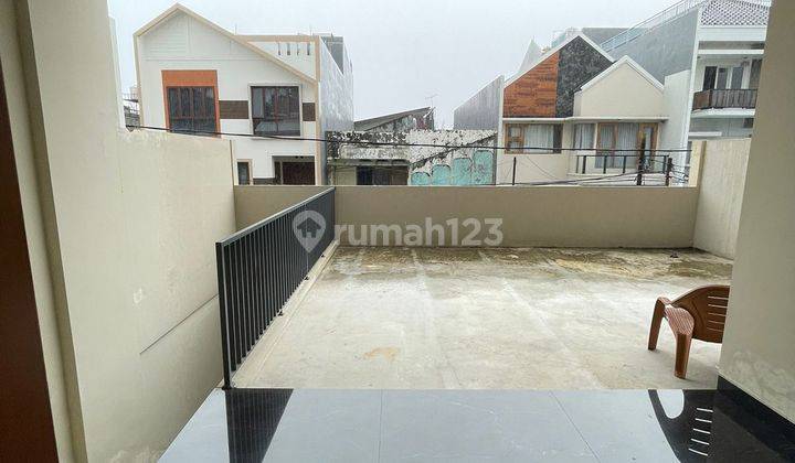 Turun Harga Dijual Rumah Baru Modern Minimalis Premium Rooftop City View di Pulomas 2