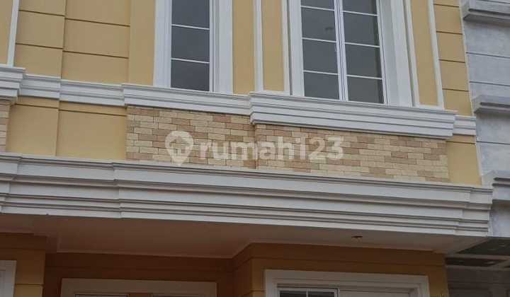 Dijual Rumah 2 Lantai Di Cluster Amarillo Village