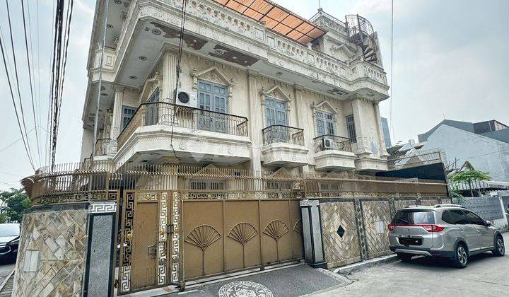 Dijual Rumah Taman Ratu Jakarta Barat 3 Lantai Posisi Hook 1