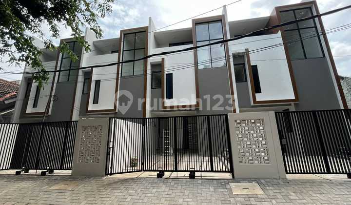 Rumah Baru Lokasi Strategis Di Citra Garden 2 Jakarta Barat