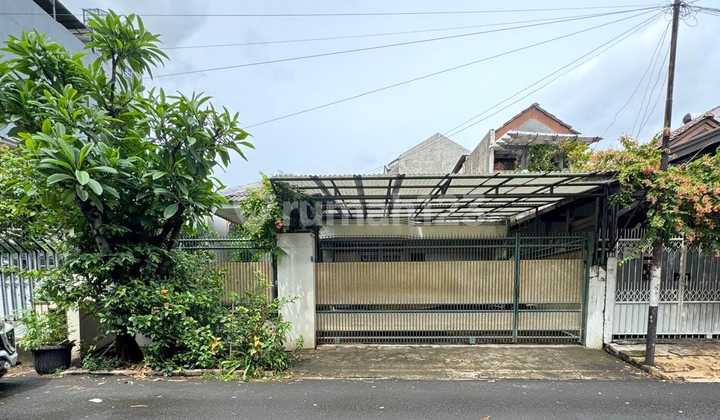 Rumah Luas Dan Nyaman Taman Kedoya Baru Jakarta Barat