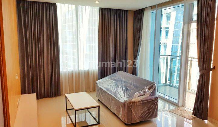 ruang tamu apartment regatta kawasan premium pantai