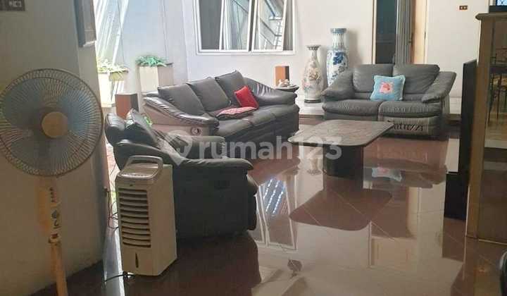 Rumah Luas Dan Nyaman Taman Kedoya Baru Jakarta Barat 2