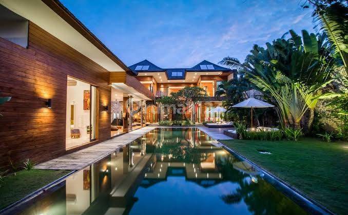 Jual Villa Mewah di Seminyak Bali, Hanya 3 Menit Dari Pantai 1