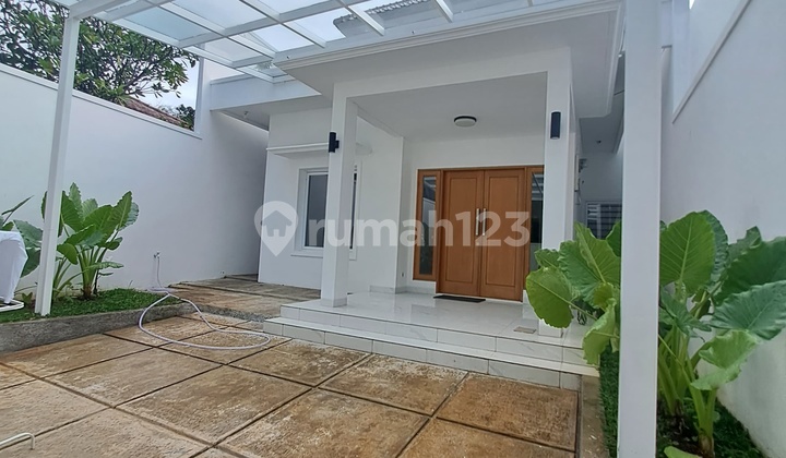 Rumah Kebayoran Baru Lt.325m2 Asri Tenang Hanya 10 Menit ke Scbd