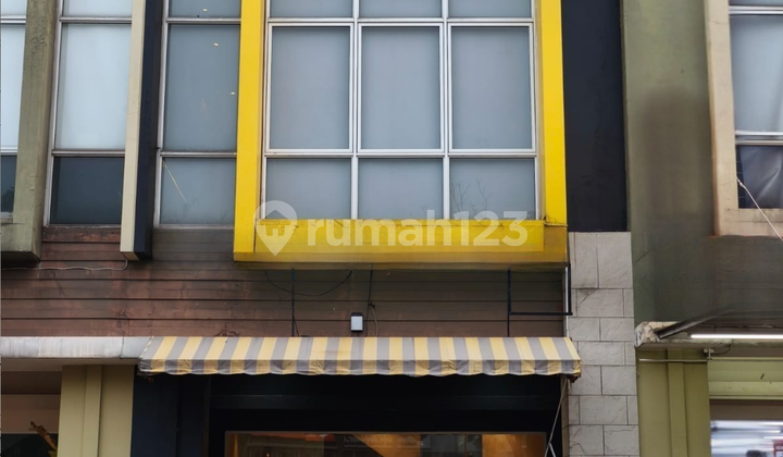 For Sale: South Goldfinch Shophouse, Facing the Road in Gading Serpong For Sale: South Goldfinch Shophouse, Facing the Road in Gading Serpong