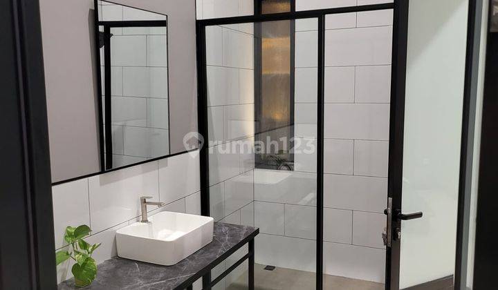 Rumah 2 Lantai Furnished di Kencana Loka Bsd City 2