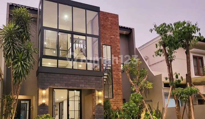 Dijual Rumah Mewah dengan Mezzanine di Versailess Bsd, Tangerang