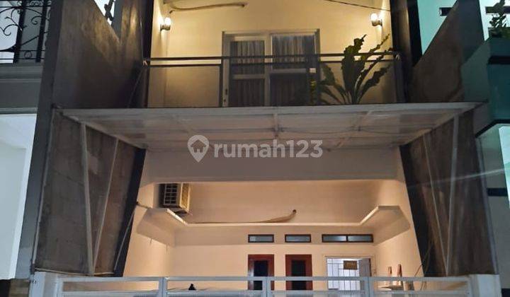 Dijual Rumah 3 Lantai Semi Furnished di Cipondoh, Tangerang 1