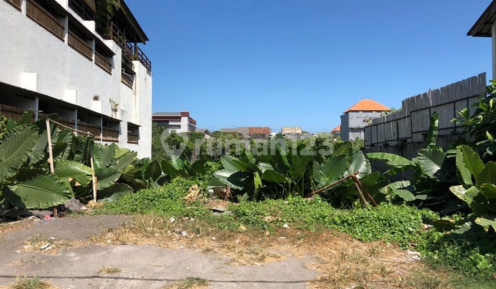 Lokasi Hanya 400 Meter Dari Pantai Batu Bolong. Bagus Untuk Villa. Restoran. Area Yang Sangat Berkembang Untuk Akomodasi Pariwisata