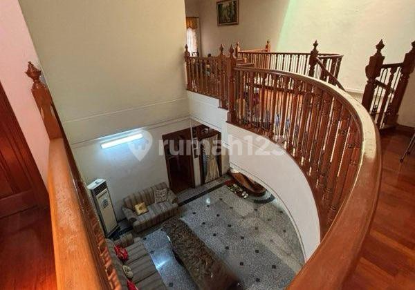 Dijual Rumah 2 Lantai Furnish Kayu Jati di Klampis Aa 35 2