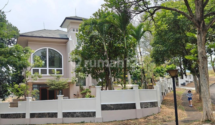 Disewakan Rumah Villa Strategis Tempat Wisata di Taman Dayu Bw 291