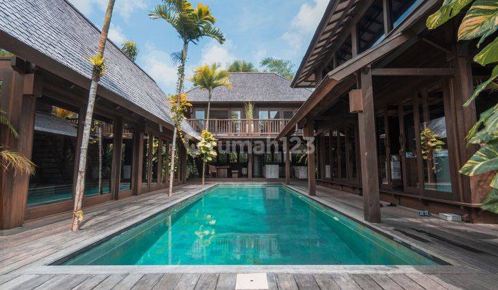 Villa Freehold With Traditional  Style in Uluwatu  Area 1