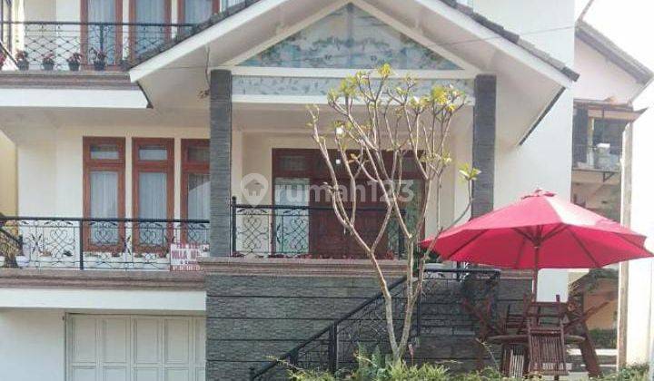 Rumah di Komp Villa Istana Bunga Bandung Barat, 3 Lantai Furnished 1