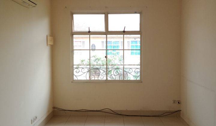 Dijual Town house Taman Paris HUK Lantai atas 2
