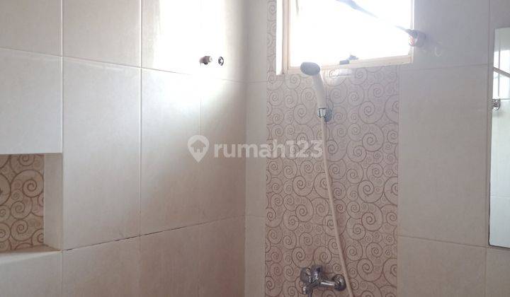 Dijual Town house Taman Paris HUK Lantai atas 9