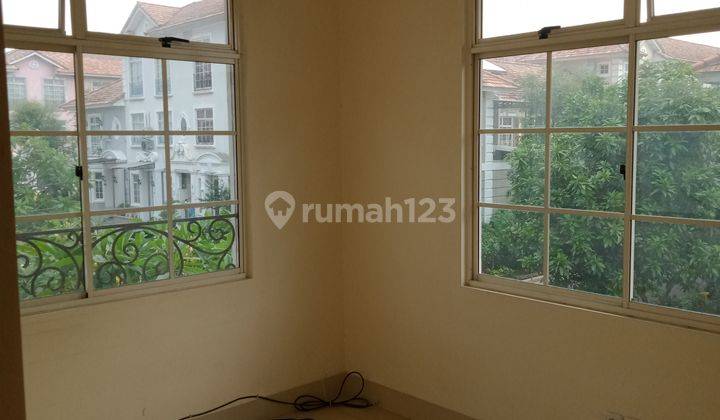 Dijual Town house Taman Paris HUK Lantai atas 14
