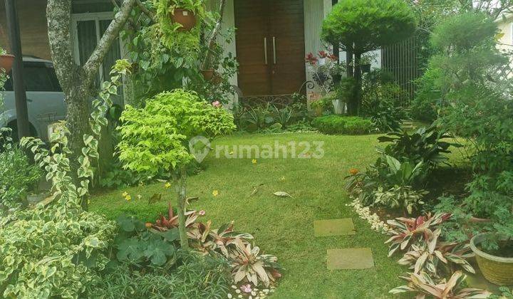 Dijual rumah mewah di Taman Beverly golf Lippo Karawaci Central . Hanya 5 menit ke  UPH 2