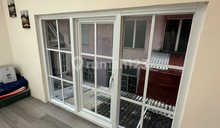 Disewakan Fullfurnish Town House Taman Paris Lantai 2 dan 3 Rapi Siap Huni Mewah 2