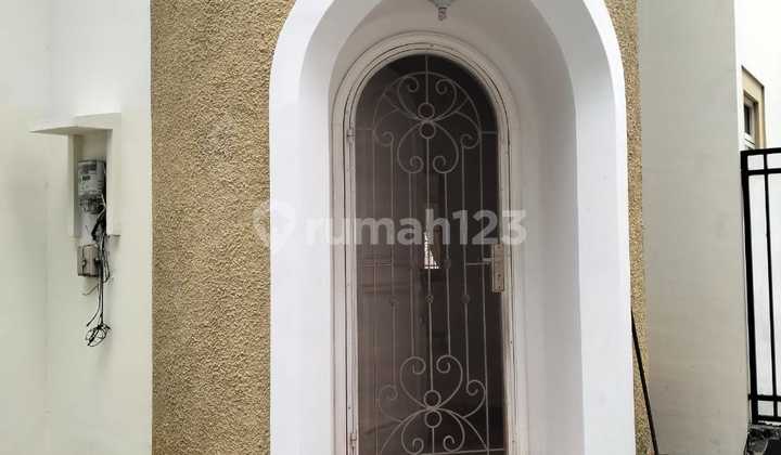 Neat for Rent, Ready to Occupy, Flood-Free, North Lippo Karawaci. Serene Area. 2