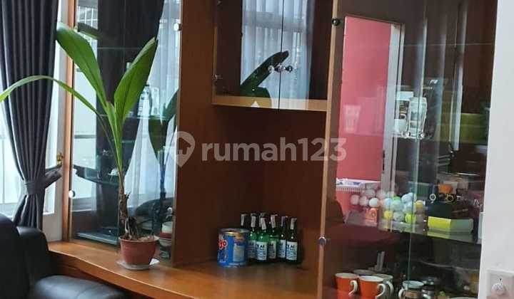 Jual Cepat Town House Lantai Atas Taman Ayu Lippo Karawaci Utara . Furnish 2