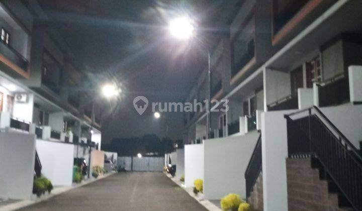 Rumah Baru Townhouse Minimalis Modern Condet Jakarta Timur  2