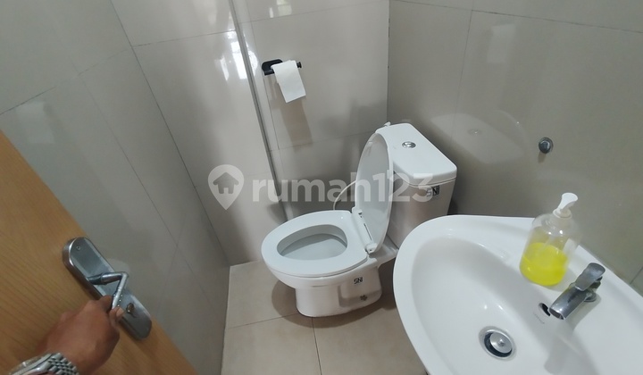 For Sale, 3-Story Shop House on Jalan Cempaka Putih Raya, Cempaka Putih, Central Jakarta. 2