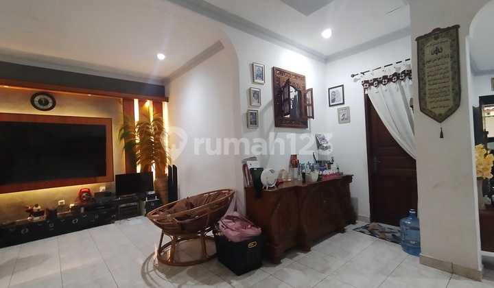 House for Sale in Cempaka Putih Timur Well-Maintained House Central Jakarta 2