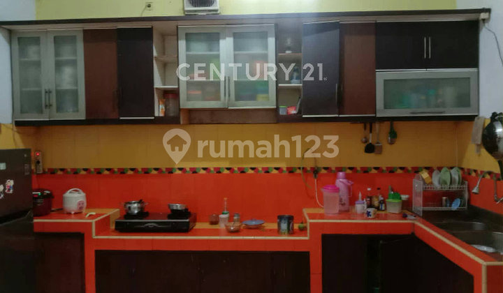 Rumah 2Lt Kokoh Halaman Luas Dekat Tol Bintara dan Stasiun Cakung 2