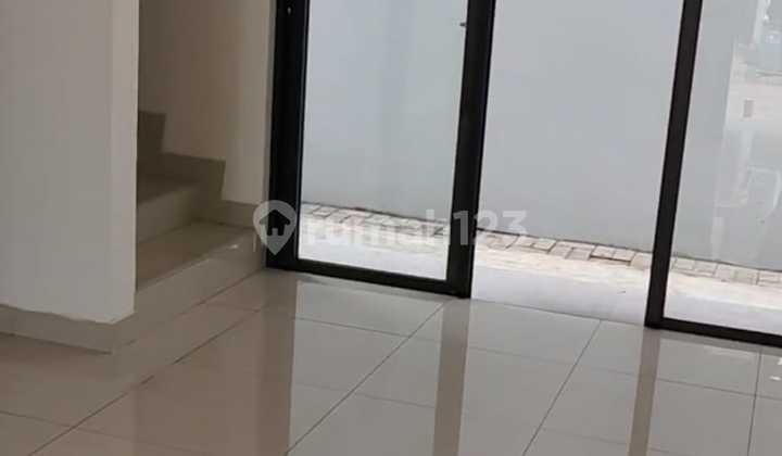 Comfortable Minimalist House 3BR + Attic in Wisteria Cakung 2