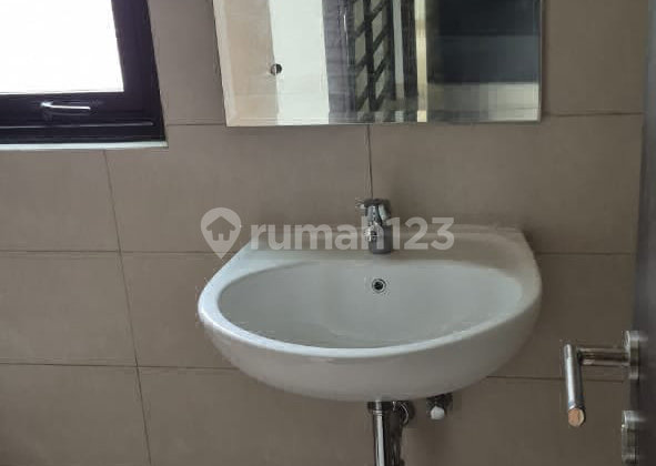Disewakan Rumah di Summarecon Crown Gading Bekasi 2