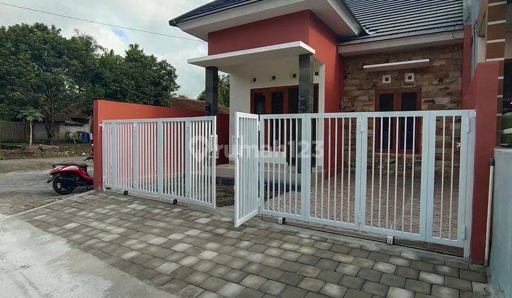 Dijual Rumah Baru Siap Huni type 78/125.
Lokasi cuma 200 meter dari Jalan Palagan km 12,5 2