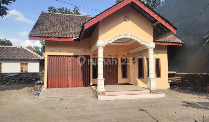 Di Sewa Rumah Luas di Utara Stadion Maguwo 1