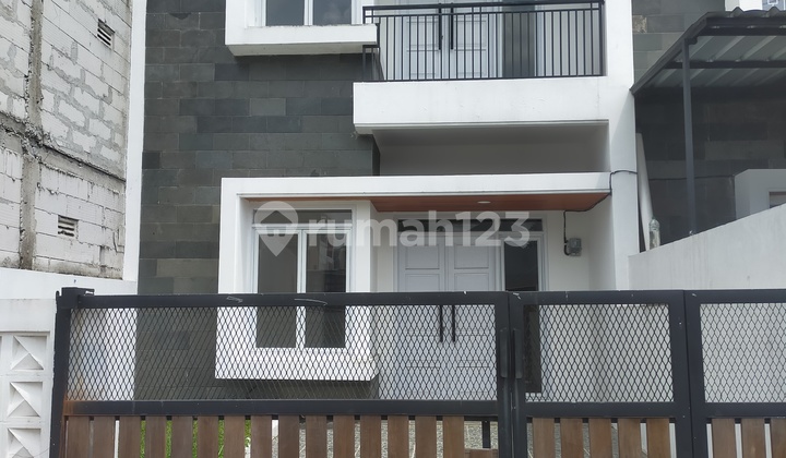 For Sale 2-Story Ready-to-Occupy House in Cibiru Hilir, KPR Eligible 615 Million. 2