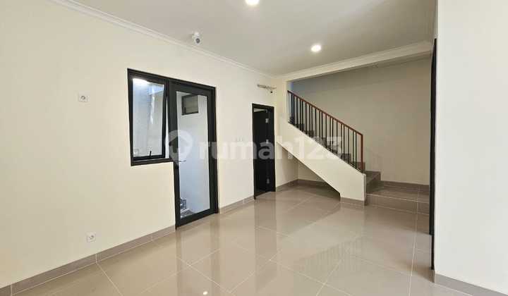 Jual Rugi Rumah Dengan Attic Room Di Leonora Summarecon Serpong 2