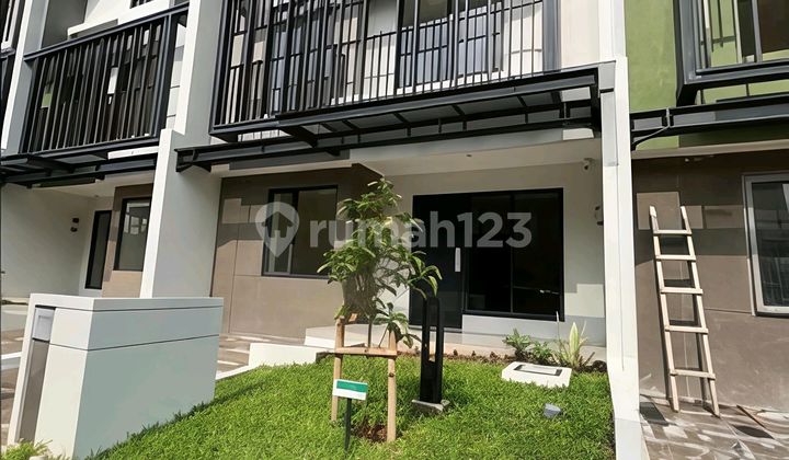 Jual Rugi Rumah Dengan Attic Room Di Leonora Summarecon Serpong