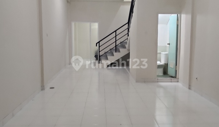 Cheap 3-Story Shop House for Rent in Harmoni Mas Complex, Tangerang
