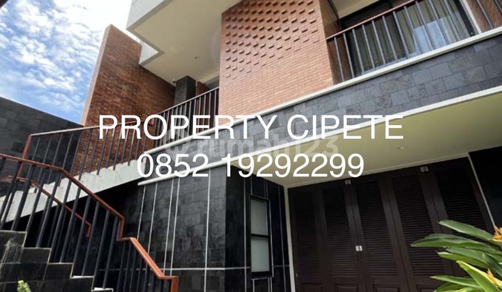 Rumah Mewah Baru Dijual Di Cilandak. Swimming Pool