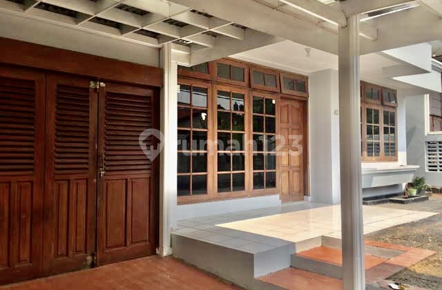 Rumah Asri Disewa di Cinere, Unfurnished. Ramah Anak dan Lansia