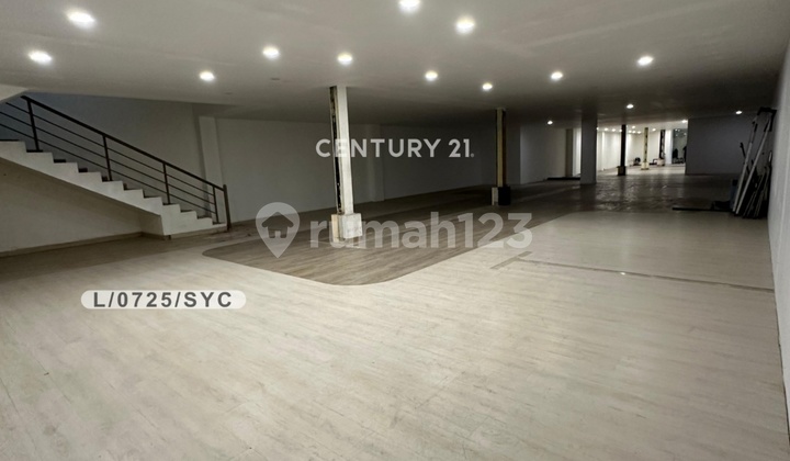 Strategic 3-Story Commercial Space in Pasir Kaliki, Bandung