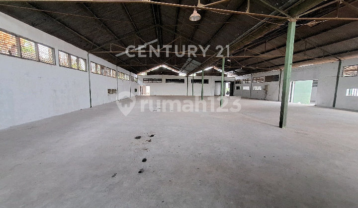 Ready-to-Use Warehouse in West Semarang, Office and Mess Included 2