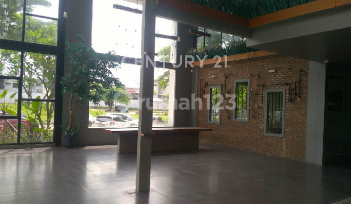 For Rent: Building for Restaurant on the Side of Lippo Cikarang Road