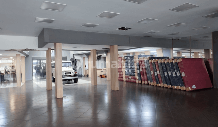 Business Space Suitable for Office Business on Cihampelas Main Road, Bandung